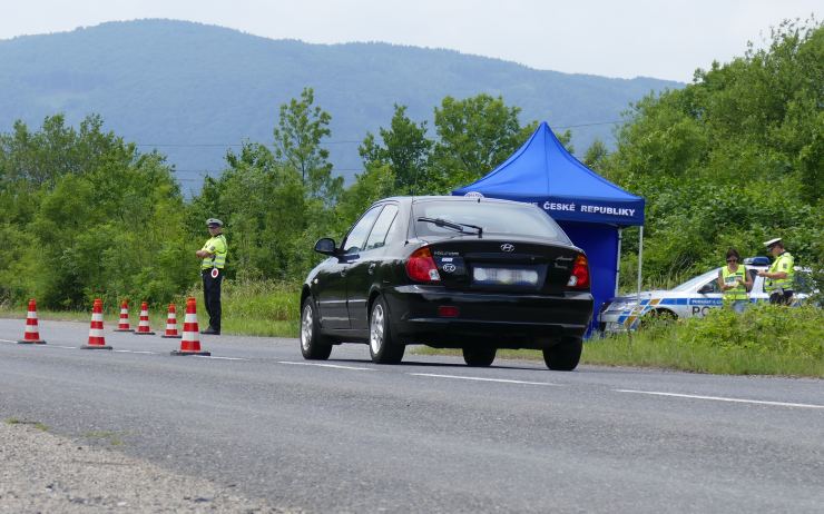 Policisté obsadili cesty do Horního Jiřetína. Mají tam tábor levicoví aktivisté a chystají občanskou neposlušnost