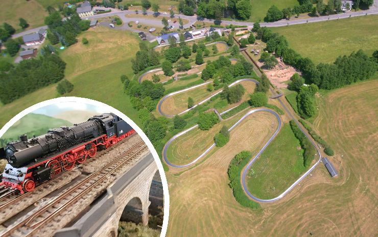 VIDEO: Kousek od Mostu je letní bobová dráha a úžasný svět malých železnic
