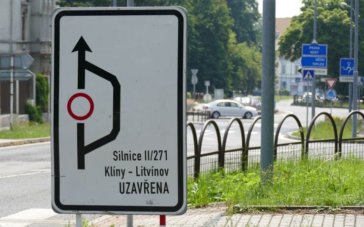 Pozor, silnice na Klíny se opravuje, pro motoristy je přes den zavřená