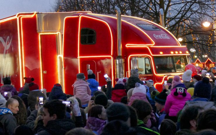 Chcete vidět vánoční kamion Coca Coly? Bude na dvou místech v našem kraji