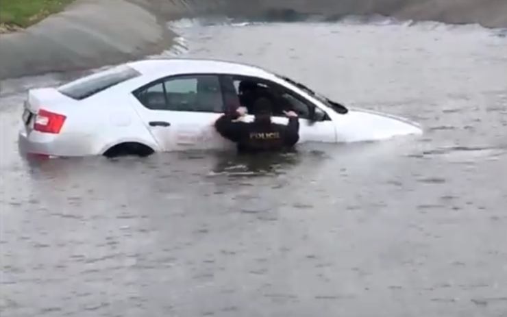 VIDEO: Drama na mosteckém polygonu! Výcvik policistů se náhle změnil v boj o život