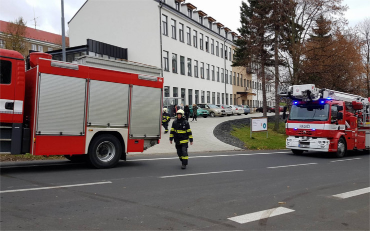 Hasiči pátrali po požáru na Meziboří, kouř ani plameny ale neobjevili