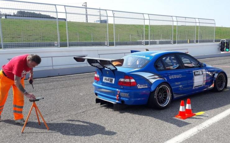 Krajský úřad zrušil pokutu za nadměrný hluk. Autodrom chce dál pracovat na tom, aby byl tišší