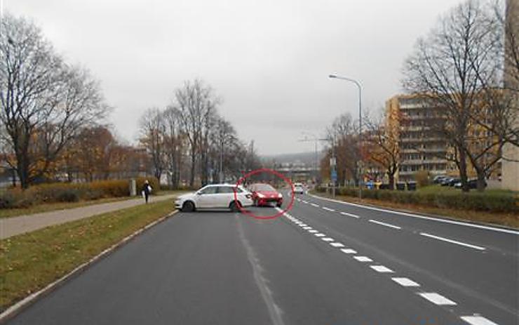 V Bělehradské ulici byl změněn dopravní režim, vznikla zde nová parkovací místa