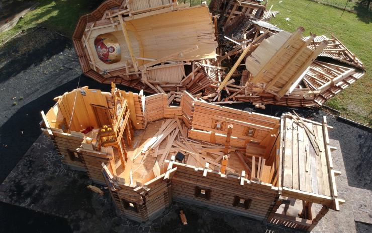 Dřevěný kostelík zničený vichřicí v Mostě obnoven nebude