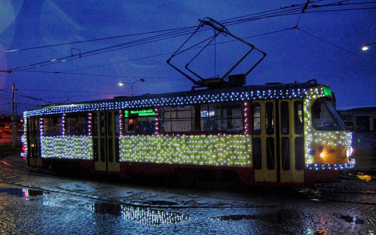 Novinka v Mostě: Vánoční tramvaj vyjede na pravidelnou linku č. 2