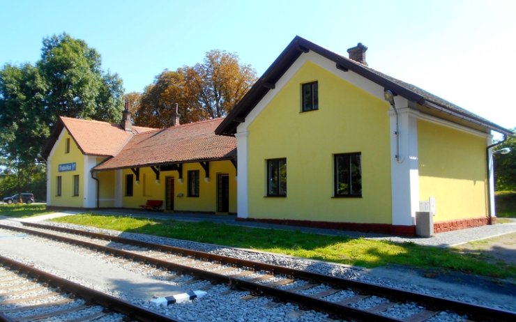 Druhé nejhezčí nádraží v Česku je v Ústeckém kraji. Poznáte ho?
