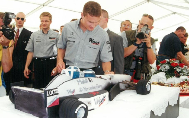 Patron mosteckého autodromu a legenda motorsportu David Coulthard navštíví Českou republiku