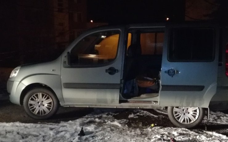 Při kontrole v Nezvalově ulici narazili strážníci na vykradené auto