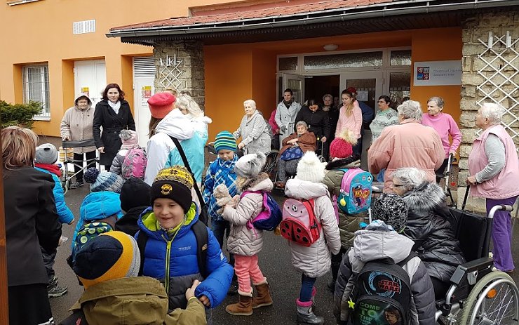 VIDEO: Na Meziboří se vydaly soutěžit děti z MŠ Kaštánku, vznášely se i balonky štěstí