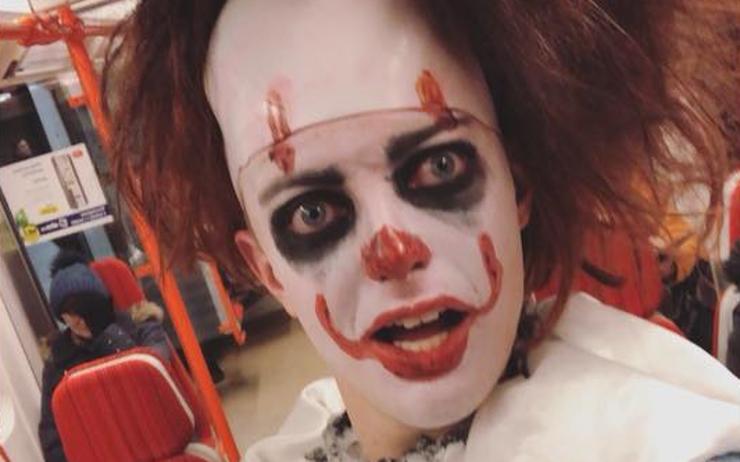 Student herectví si jde za svým snem: Uchvátil ho cirkus, kde hraje i hororového klauna