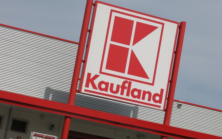 Kaufland měl výpadky pokladen, jako omluvu dá lidem stovky slev