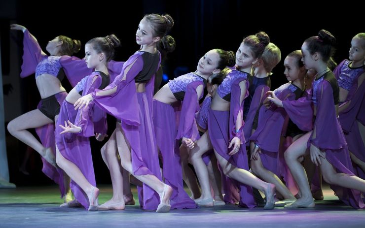 Taneční skupiny soutěží celý den v mostecké sportovní hale