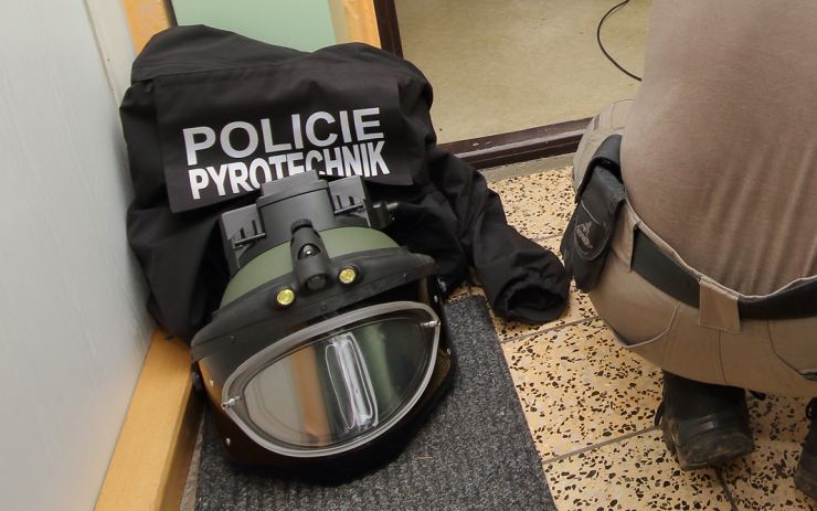 Odpolední rozruch v chemičce: Mířil tam policejní pyrotechnik