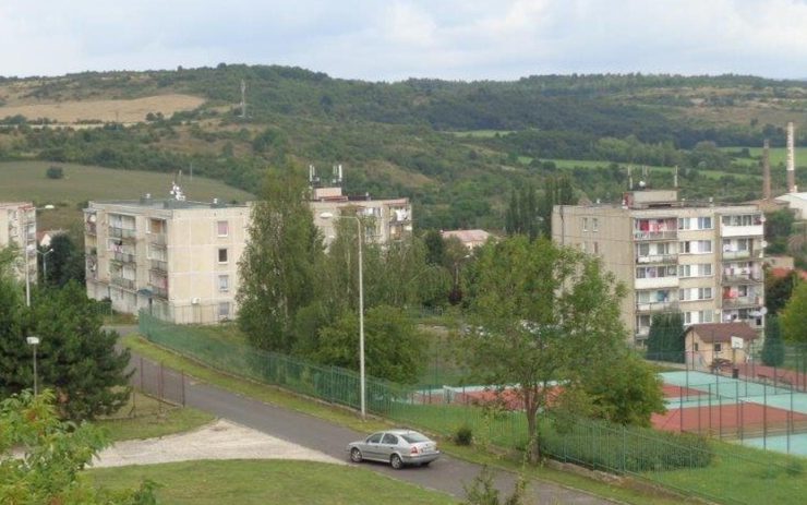 Obrnické sídliště je zónou bez doplatků na bydlení, obec tak chce chránit slušné občany