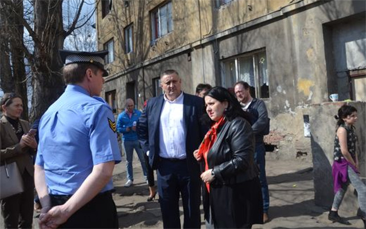 Ministryně Němcová přislíbila řešit problém vyloučených lokalit. Několik ulic i navštívila