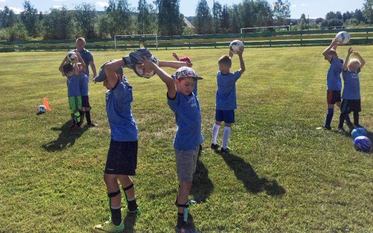 OBRAZEM: Příhraniční fotbalový kemp v Brandově má pomoci oživit kopanou v Krušnohoří na Mostecku