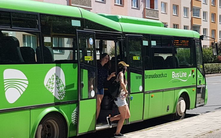 Kraj se dohodl s dopravní společností, lidé o spojení autobusy nepřijdou