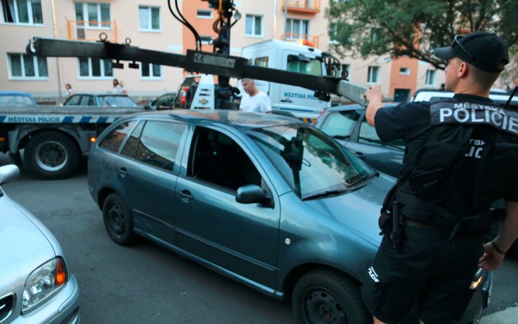 OBRAZEM: Zkontrolujte si v horku okénka! Ať pak své auto nehledáte