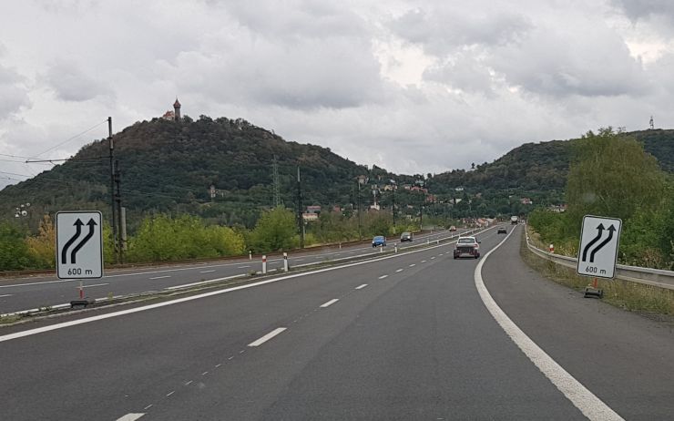 DOPRAVA V REGIONU: Rozpadající se silniční most pod Hněvínem se zatím opravovat nebude