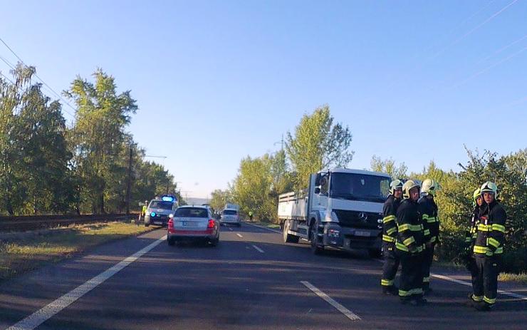 AKTUÁLNĚ: Střet motorkáře s nákladním autem. Na silnici mezi Litvínovem a Mostem jsou dlouhé kolony