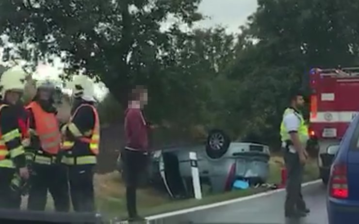 VIDEO OD VÁS: Zraněná řidička! Auto se s ní přetočilo na střechu