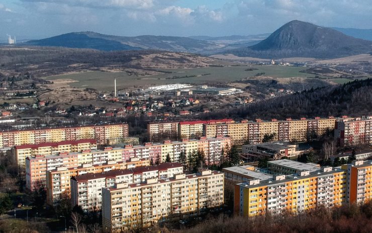 Rozšíření opatření obecné povahy na téměř všechny bytové domy v Mostě se přiblížilo, záměr byl dnes zveřejněn na úřední desce