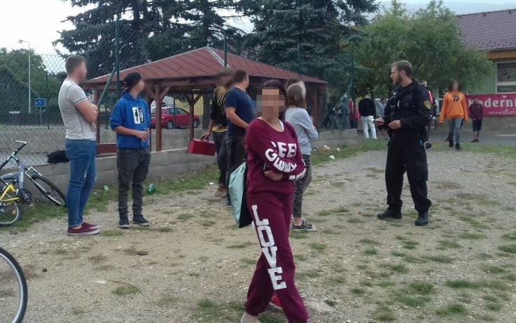 Městská policie: Mladí lidé v Litvínově si domlouvají rvačky. Roste jejich agresivita