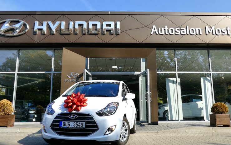 VIDEO: Za reportážemi budeme jezdit v novém voze, převzali jsme oblíbený Hyundai ix20