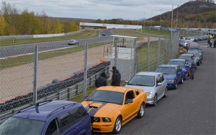 Rozloučení s motoristickou sezónou přilákalo na autodrom davy fanoušků