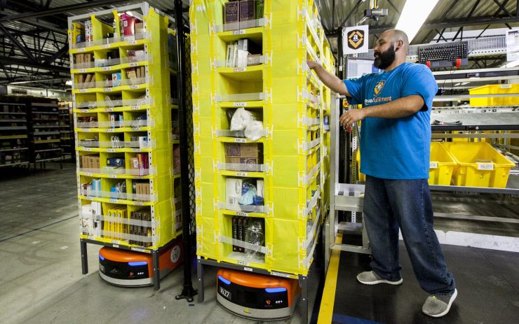 Amazon vytvoří u Prahy o letošních svátcích dva a půl tisíce sezonních pracovních míst. Zveřejnil i výši mzdy