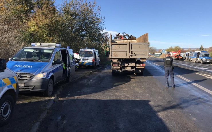 Policisté z několika okresů provedli na Mostecku velkou kontrolu. Zaměřili se na nákladní dopravu