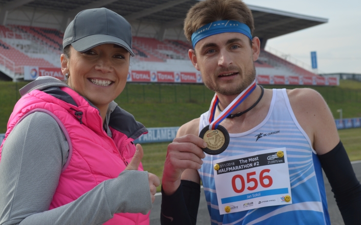 Půlmaraton na autodromu ovládl v rekordním čase sokolovský Jan Sokol