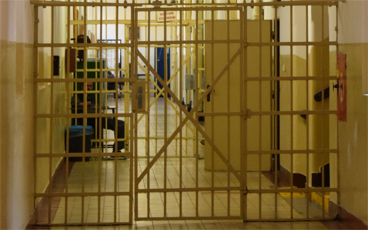 Muž, který z nezletilé školačky vylákal mobil, skončil za mřížemi. Policie pokus o únos vyloučila