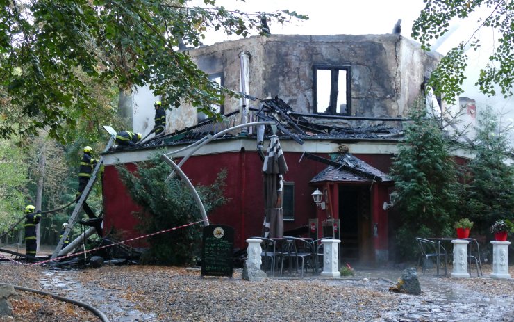 Záchrana památky: Lidé se začali skládat na obnovu vyhořelého zámečku u obory ve Mstišově