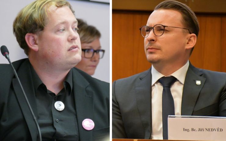 BEZ KOMENDÁŘE: Nedvěd proti Komendovi. Co řeší mostečtí politici na sociální síti?