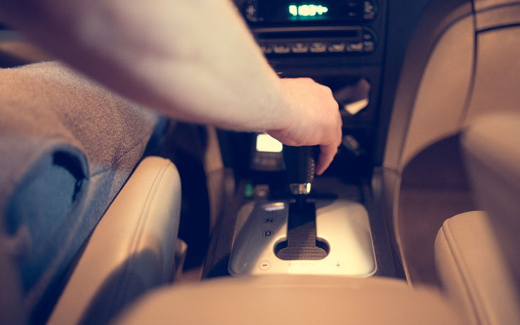 Řídila přes zákaz a ještě k tomu pod vlivem drog. Za volant však sedla znovu