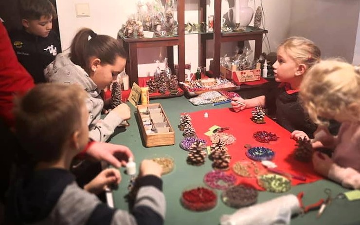 OBRAZEM: Vánoční tradice v Oseku. Na výstavě nemusíte jen koukat, můžete zapojit i své ruce