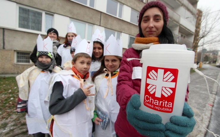 Tříkrálová sbírka startuje první lednový den. Jak rozpoznat pravé koledníky Charity ČR?