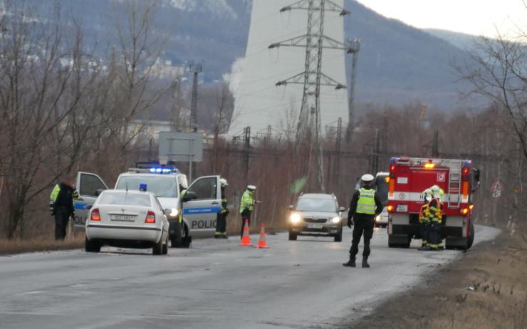 AKTUÁLNĚ: Těžká nehoda u Komořan, auto skončilo na střeše, silnici museli na čas uzavřít