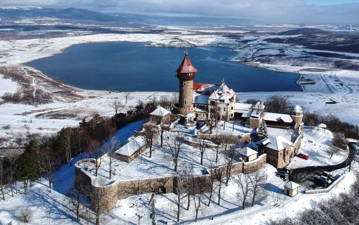 VIDEO: Úžasné záběry na zasněžený Most. Takhle městu sluší bílá