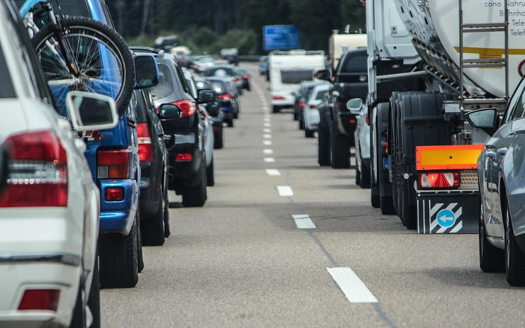 Celníci na dálnici zaskočili desítky řidičů. Na pokutách vybrali skoro padesát tisíc