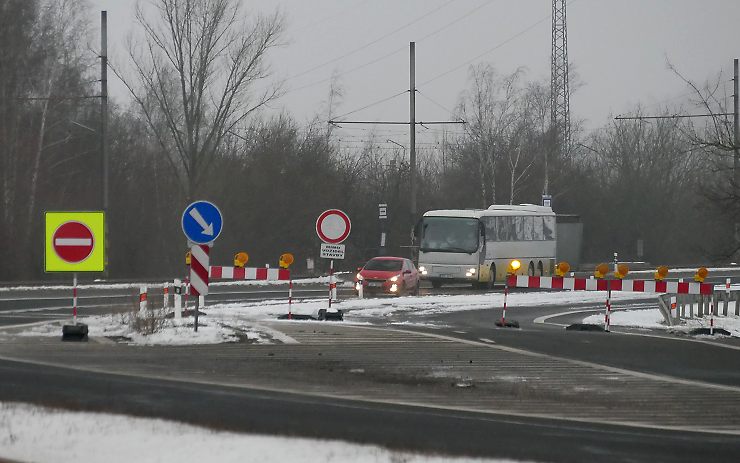 Pozor na auta v protisměru! Kvůli uzavřenému mostu mohlo jít o život, varuje řidič