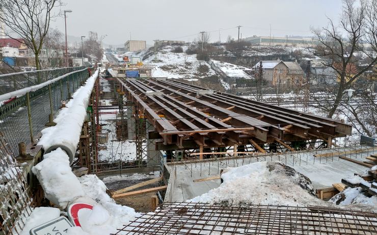 Komplikace při stavbě nového mostu do Rudolic. Na stavaře čekalo několik překvapení