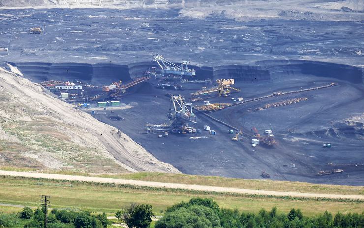 Odepsání zásob uhlí v oblasti lomu ČSA teď není pravděpodobné, řekl ministr v Litvínově