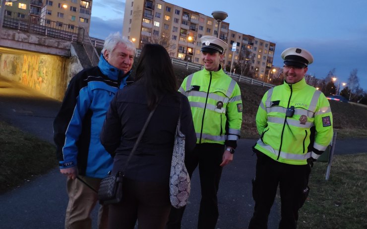 REPORTÁŽ: Buďte vidět! Chodci nenosí reflexní prvky, přesvědčili se policisté