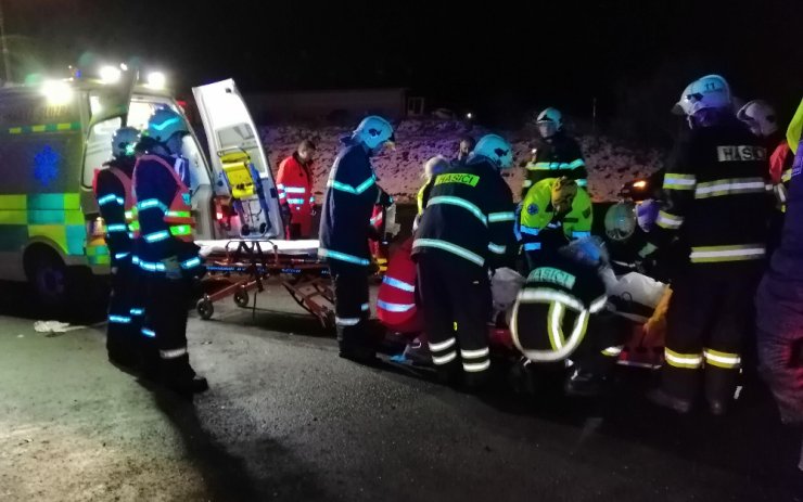 U Horního Jiřetína se čelně srazila dvě auta, jeden člověk byl zraněn