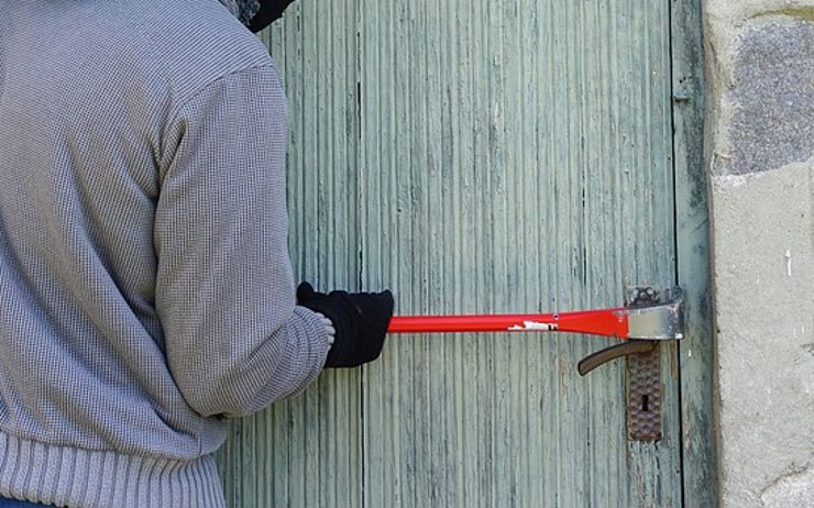 Neznámý zloděj překonal zámek, u rozestavěného domu ukradl nářadí za 20 tisíc