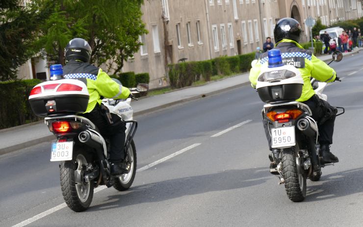 Povyk v janovské základní škole! Tísňovým tlačítkem volali strážníky