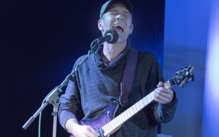 VIDEO: Na mostecký Benedikt přijede skvělý kytarista a zpěvák Will Johns